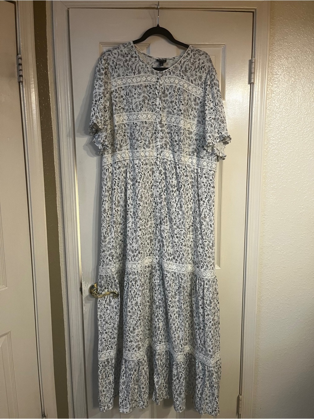 torrid White and Black / Blue Floral Tiered Maxi Dress